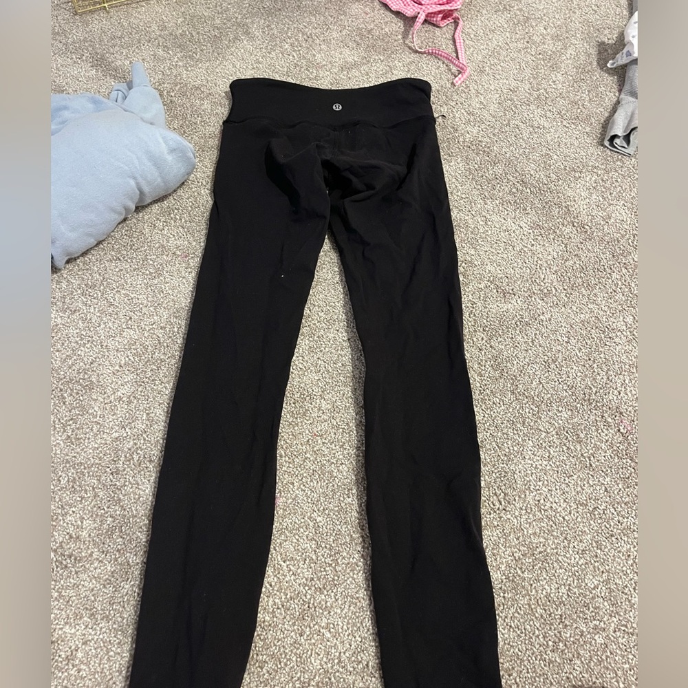 black lululemon wunder under leggings
